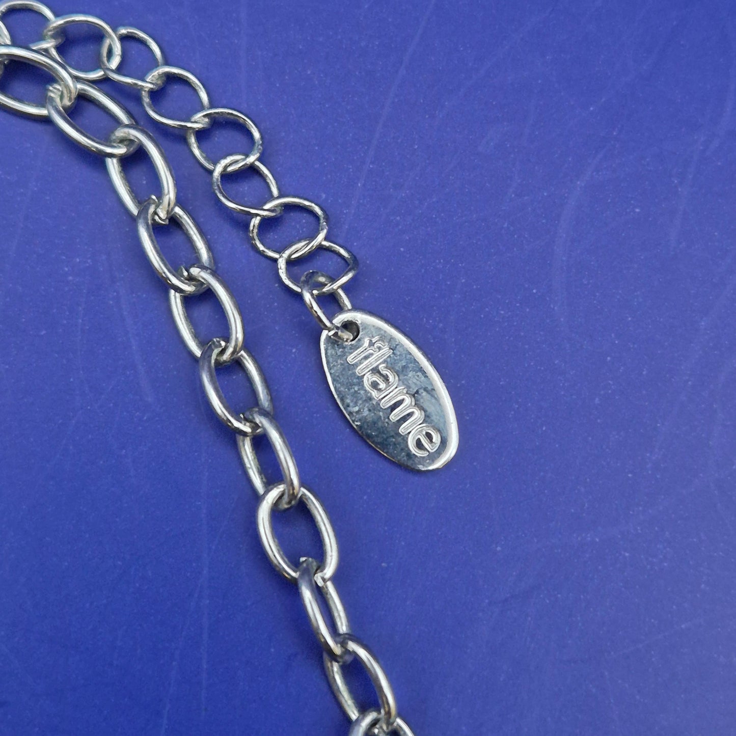 Elegante Statement Damen Kette – Florales Design mit blauen Elementen