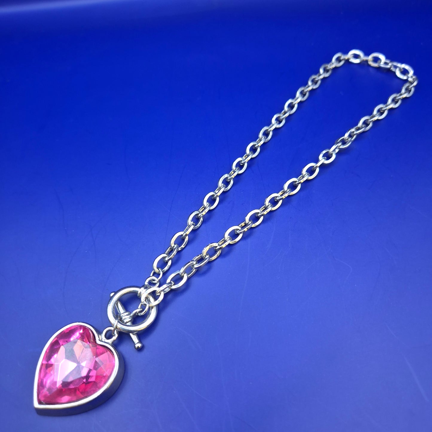Elegante Damen Kette mit pinkem Herzanhänger – Romantischer Stil