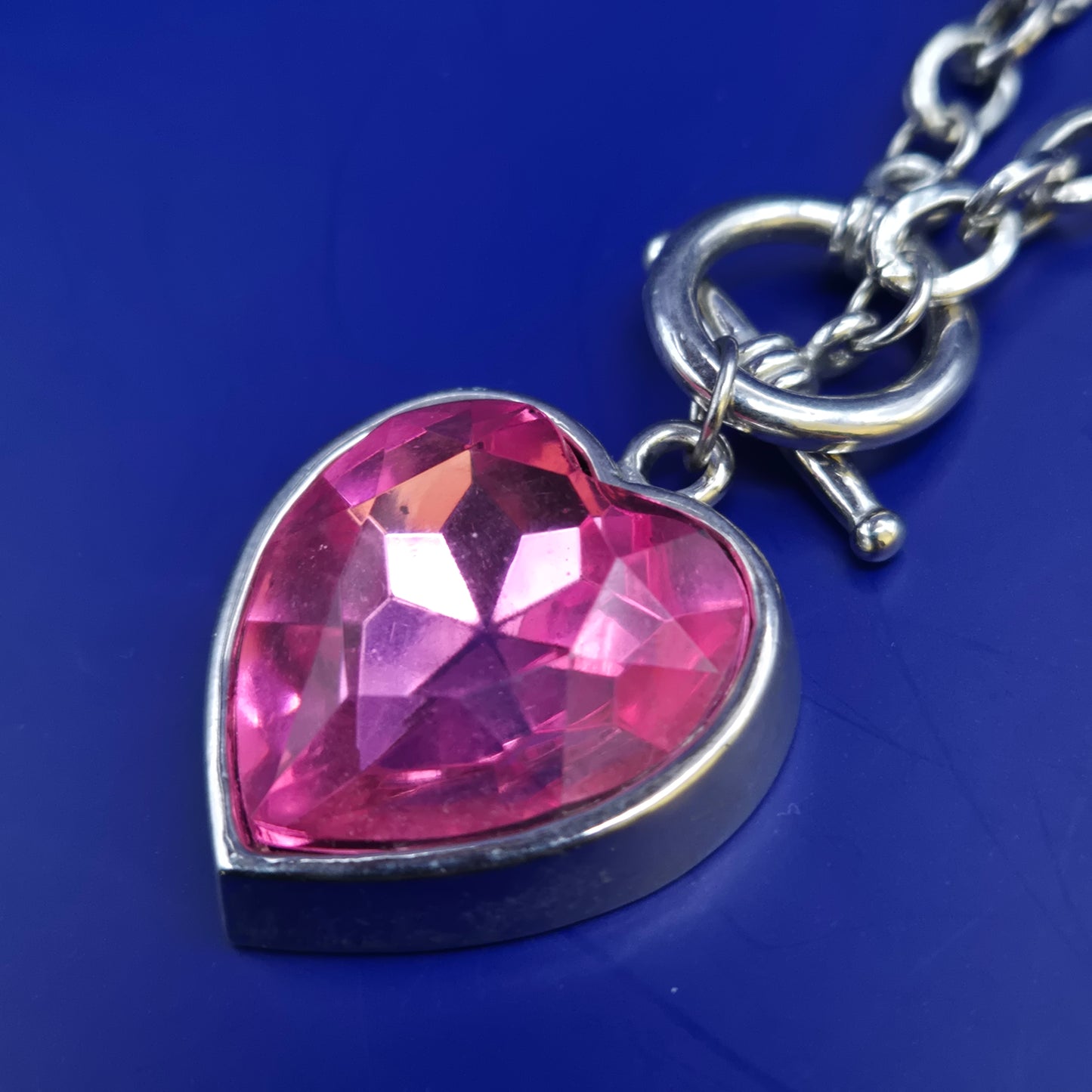 Elegante Damen Kette mit pinkem Herzanhänger – Romantischer Stil