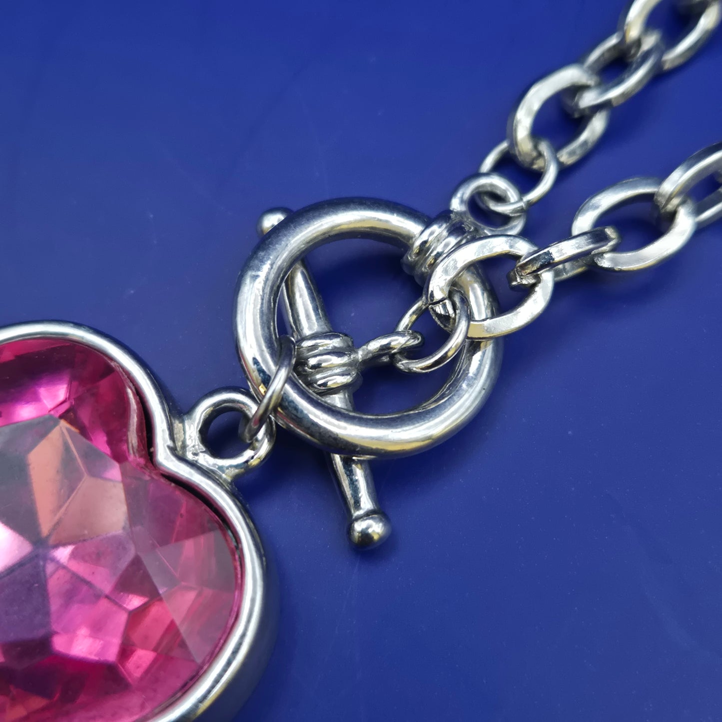 Elegante Damen Kette mit pinkem Herzanhänger – Romantischer Stil
