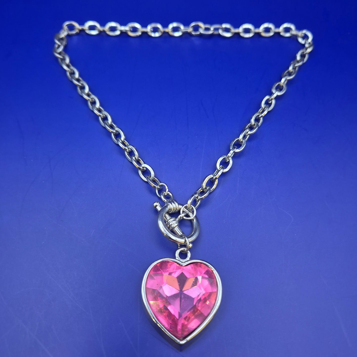 Elegante Damen Kette mit pinkem Herzanhänger – Romantischer Stil