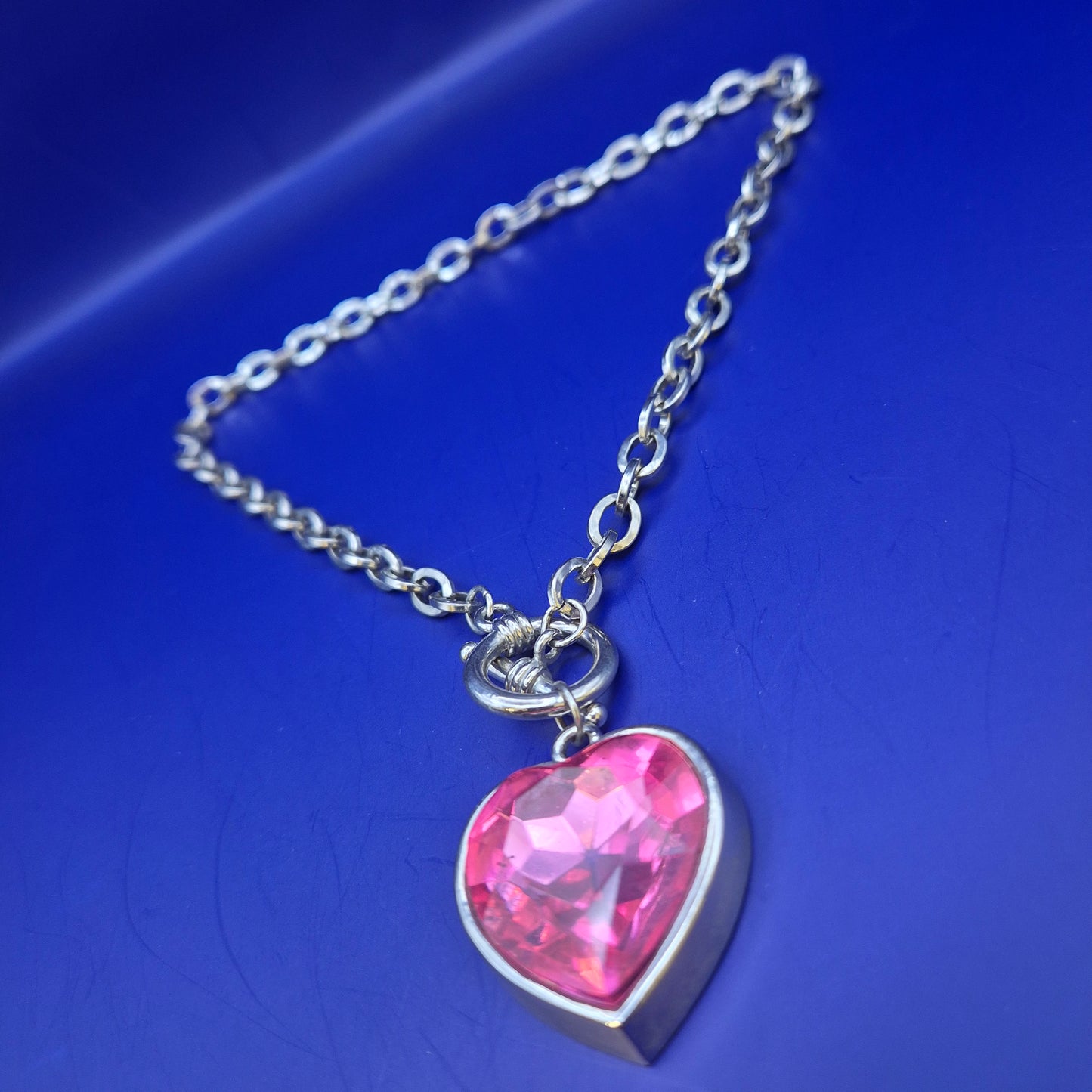 Elegante Damen Kette mit pinkem Herzanhänger – Romantischer Stil