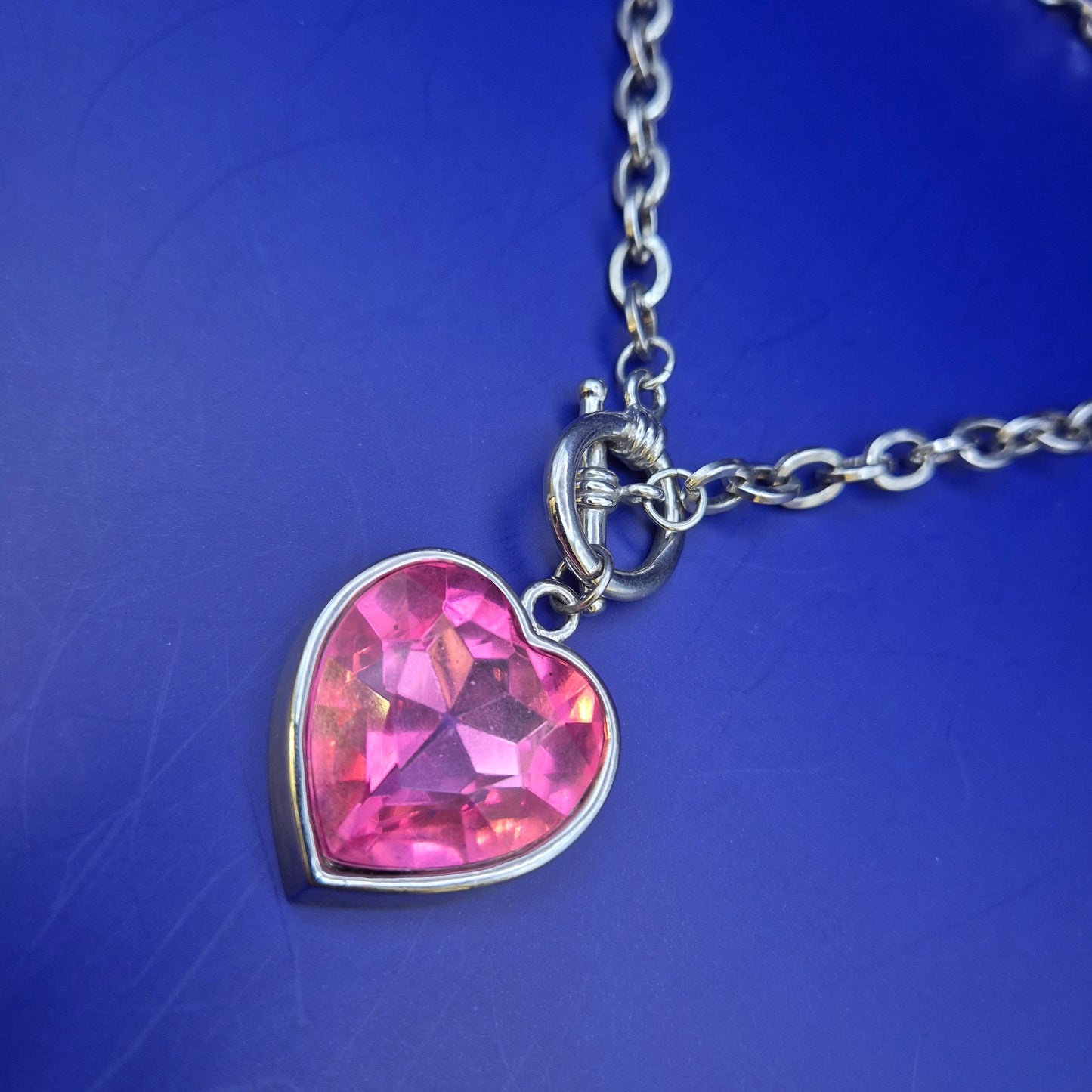Elegante Damen Kette mit pinkem Herzanhänger – Romantischer Stil