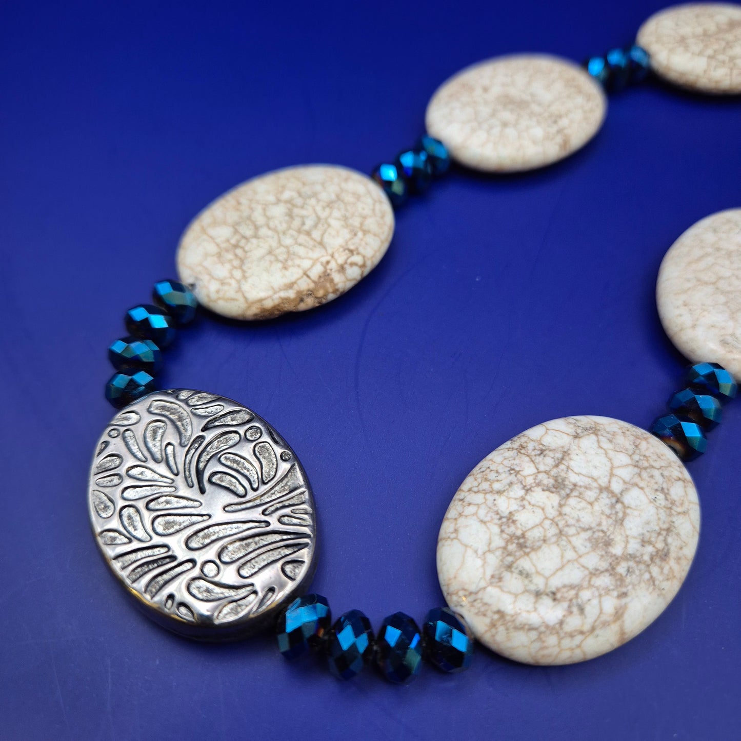 Auffällige Damen Uhr Kette mit Magnesit Steinen – Stilvolles Design