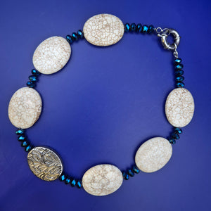 Auffällige Damen Uhr Kette mit Magnesit Steinen – Stilvolles Design