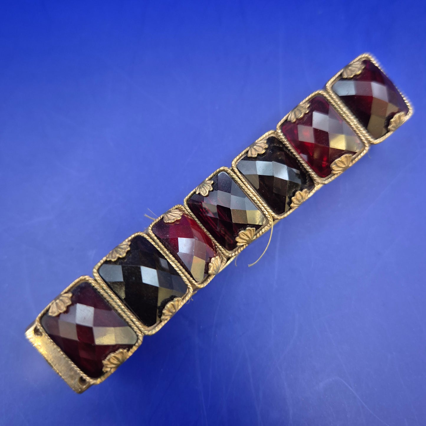 Stilvolles Damen Armband mit violetten Steinen – Elegantes Vintage Design