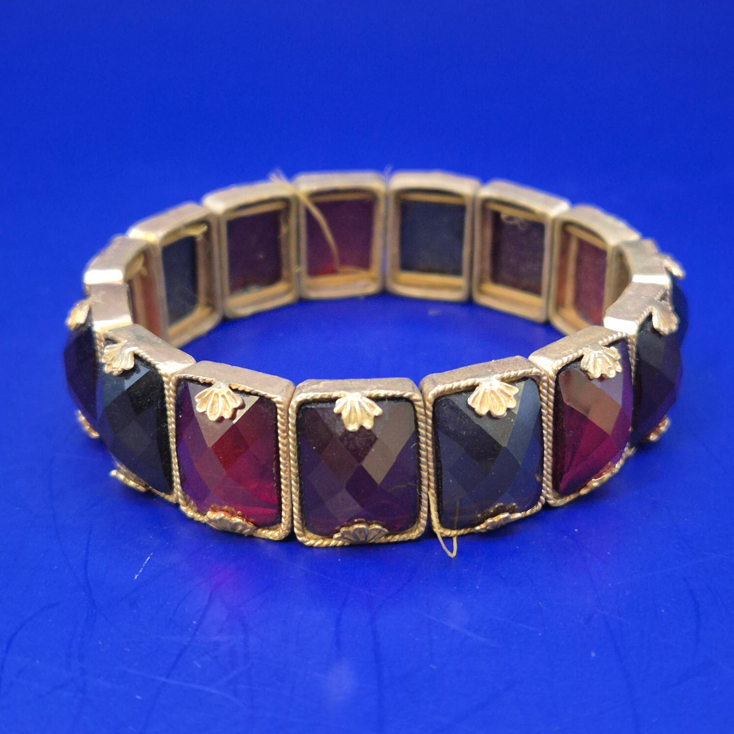 Stilvolles Damen Armband mit violetten Steinen – Elegantes Vintage Design
