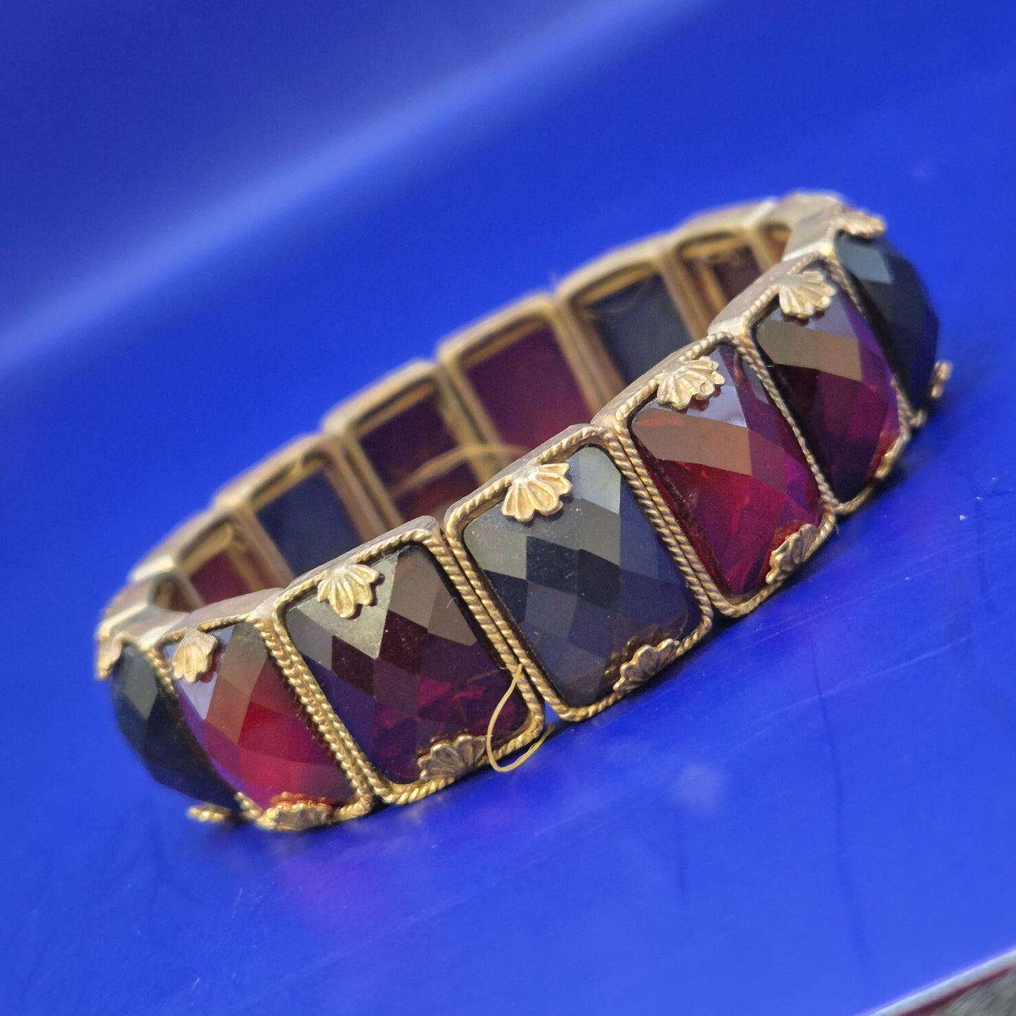Stilvolles Damen Armband mit violetten Steinen – Elegantes Vintage Design