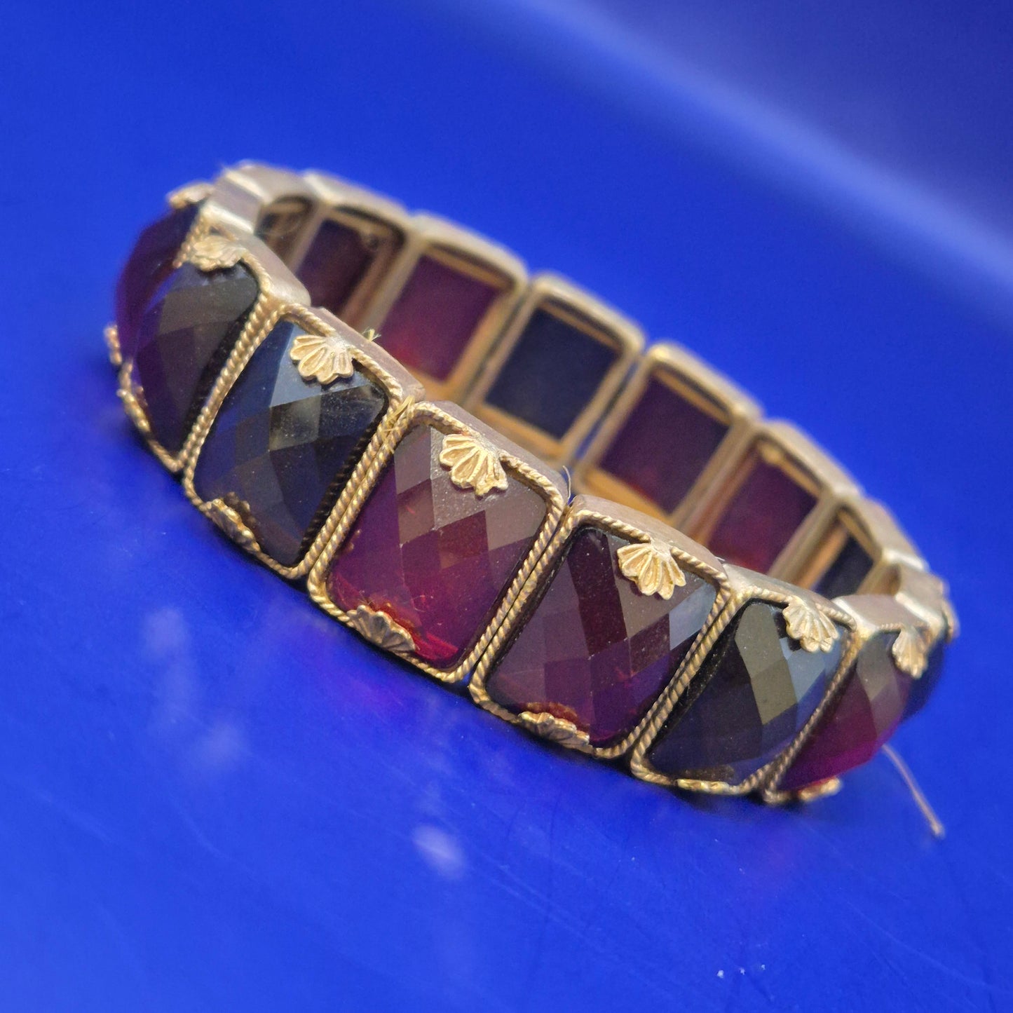 Stilvolles Damen Armband mit violetten Steinen – Elegantes Vintage Design