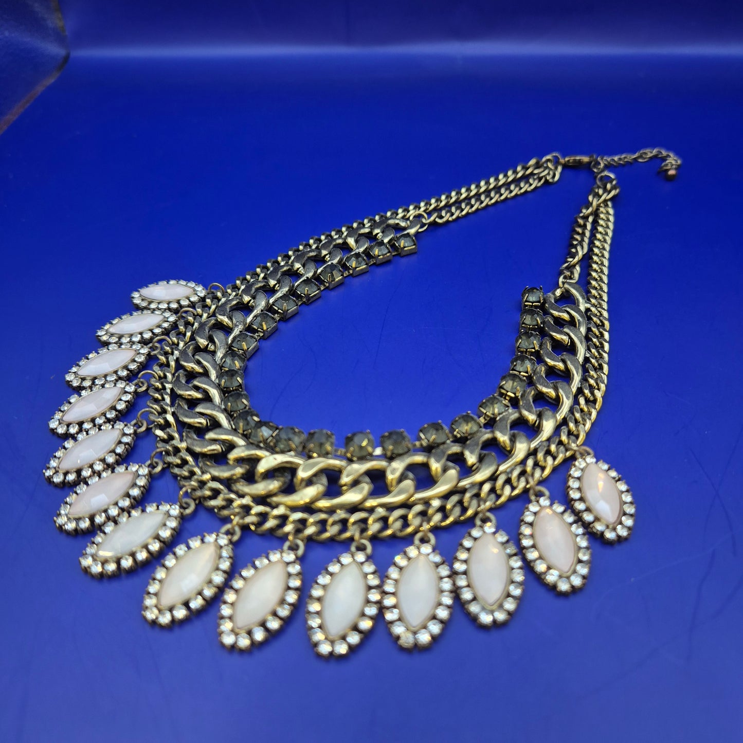 Statement Kette in Gold-Optik mit Strass & Steinen – Boho Chic Damen Kette