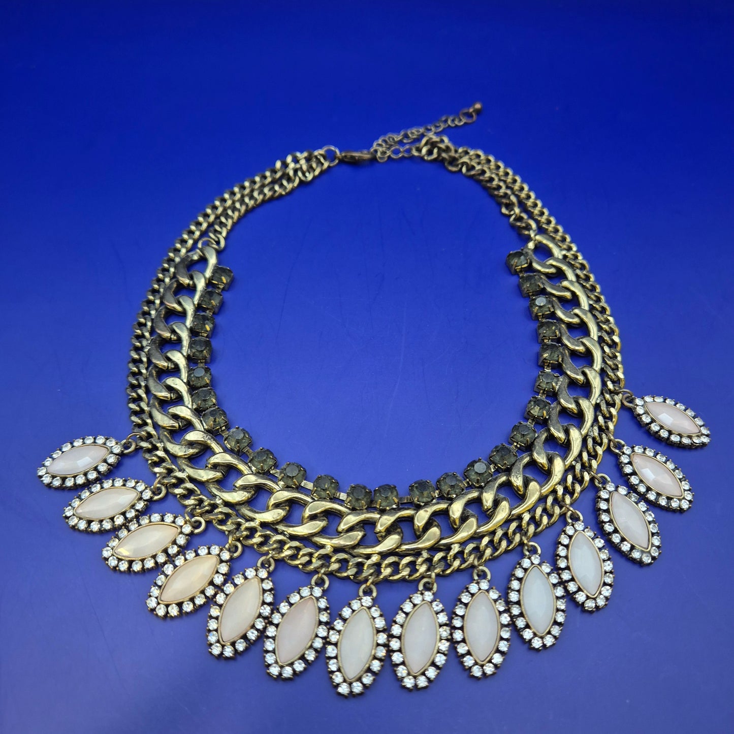 Statement Kette in Gold-Optik mit Strass & Steinen – Boho Chic Damen Kette