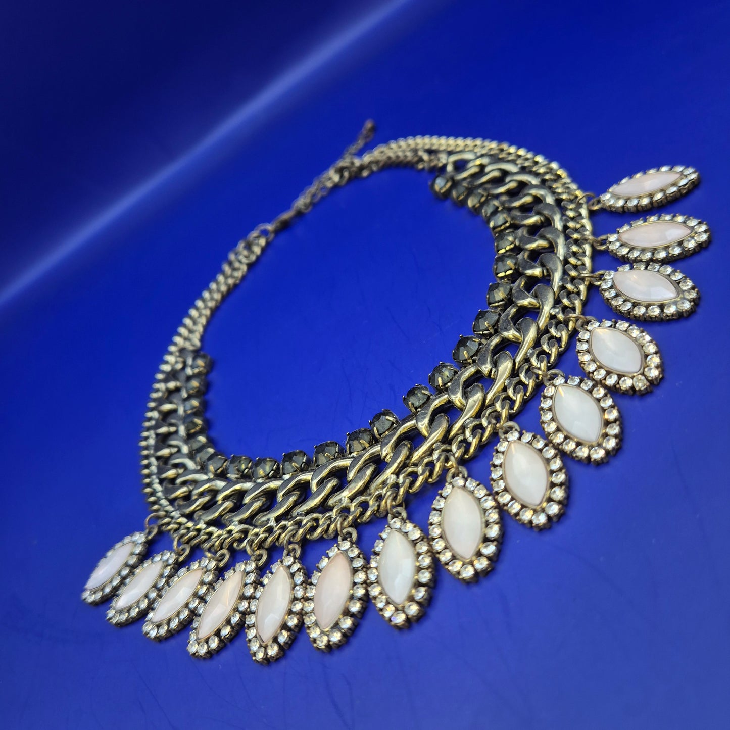 Statement Kette in Gold-Optik mit Strass & Steinen – Boho Chic Damen Kette