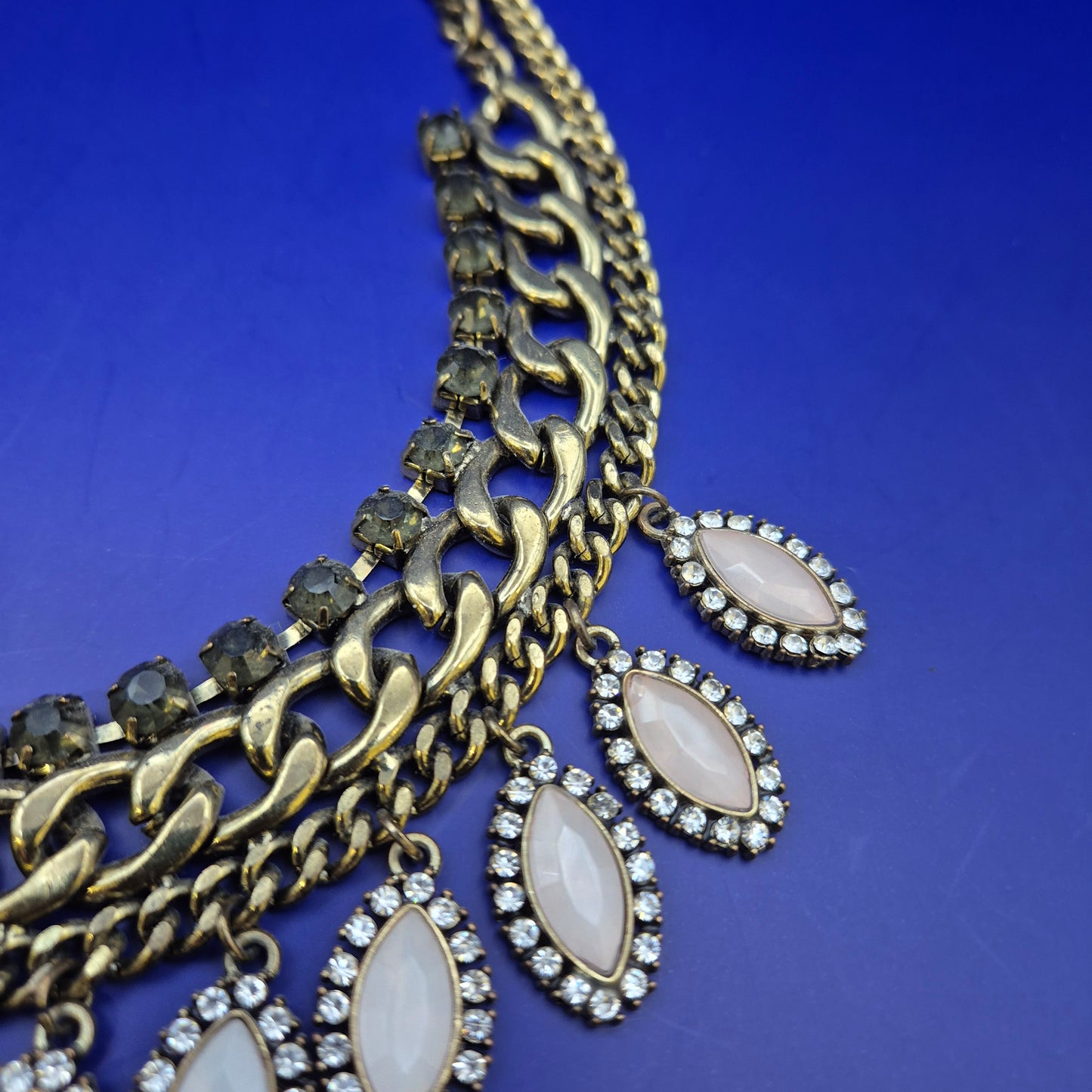 Statement Kette in Gold-Optik mit Strass & Steinen – Boho Chic Damen Kette