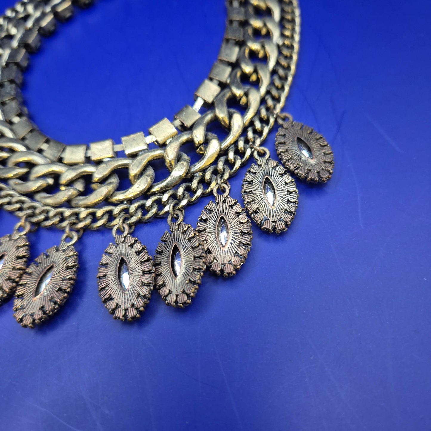 Statement Kette in Gold-Optik mit Strass & Steinen – Boho Chic Damen Kette