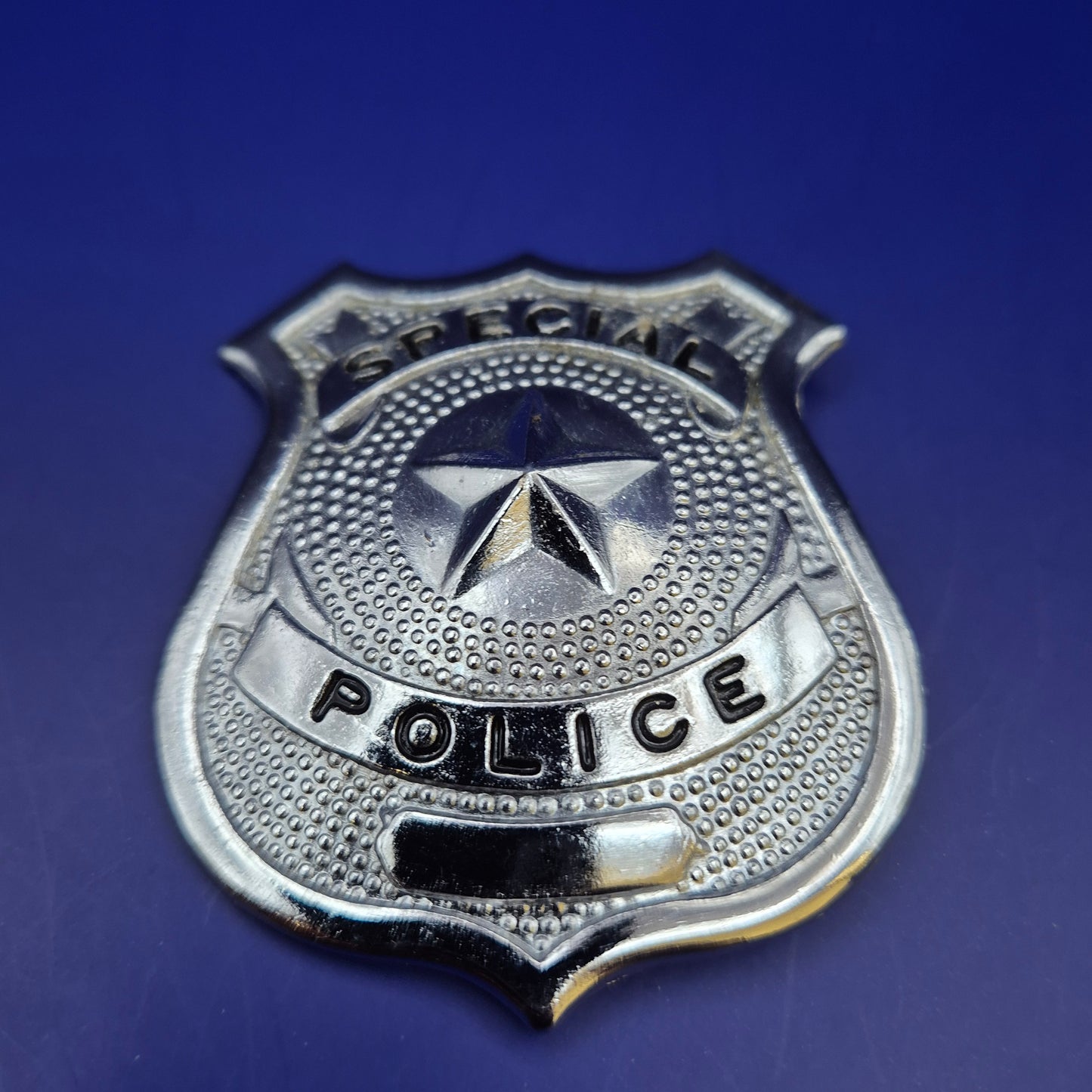 Klassische Special Police Brosche – Silberfarbenes Abzeichen mit Stern