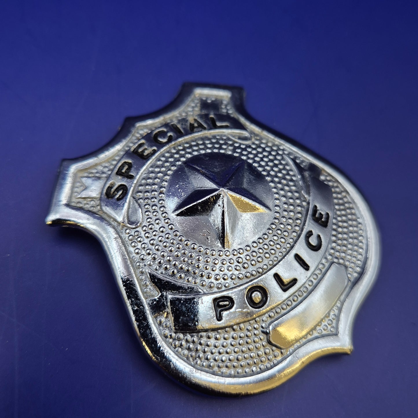 Klassische Special Police Brosche – Silberfarbenes Abzeichen mit Stern