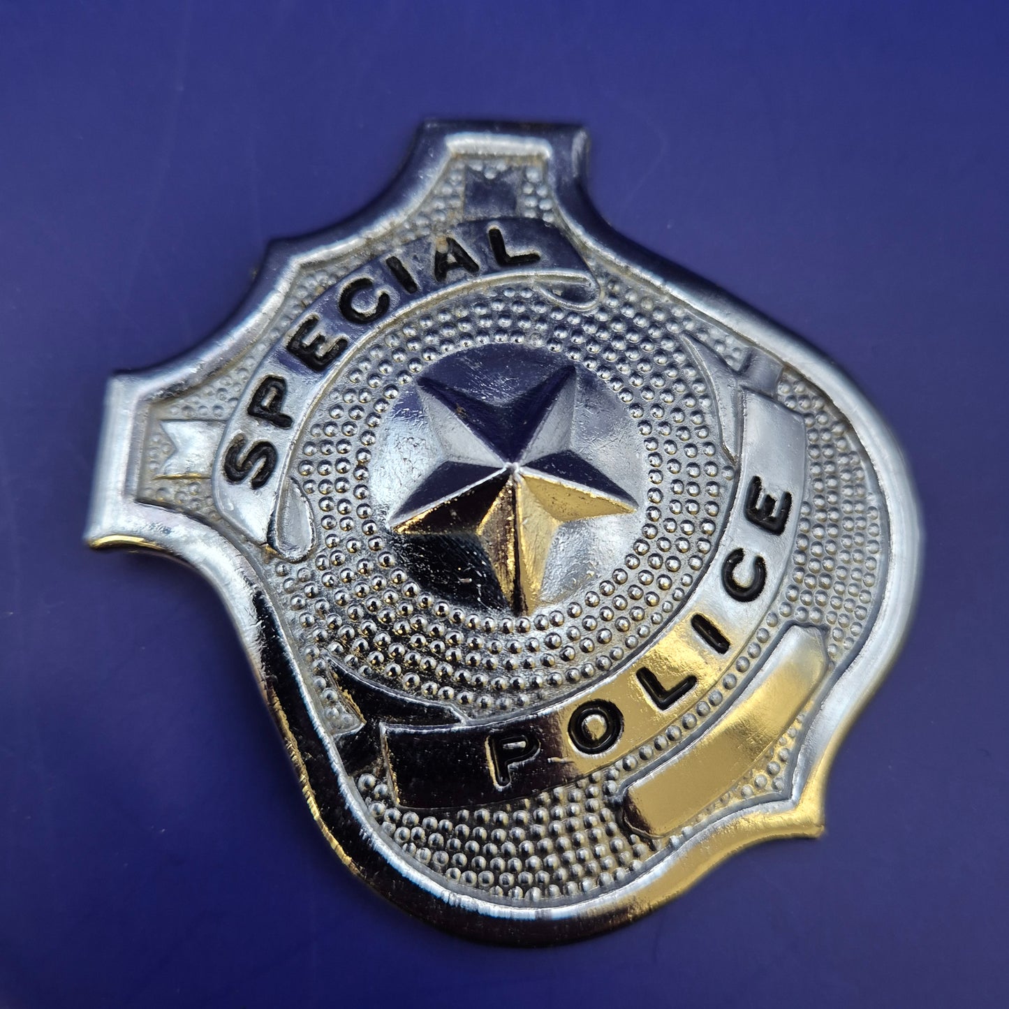 Klassische Special Police Brosche – Silberfarbenes Abzeichen mit Stern