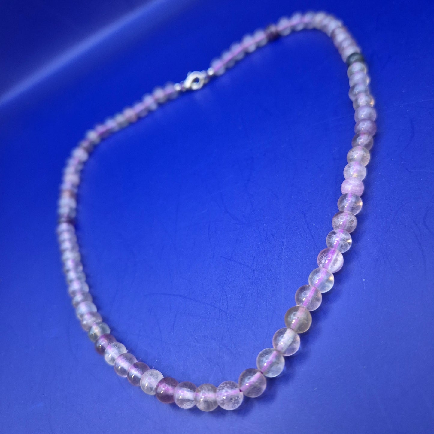 Elegante Fluorit Damen Kette – Sanfte Violetttöne für jeden Anlass