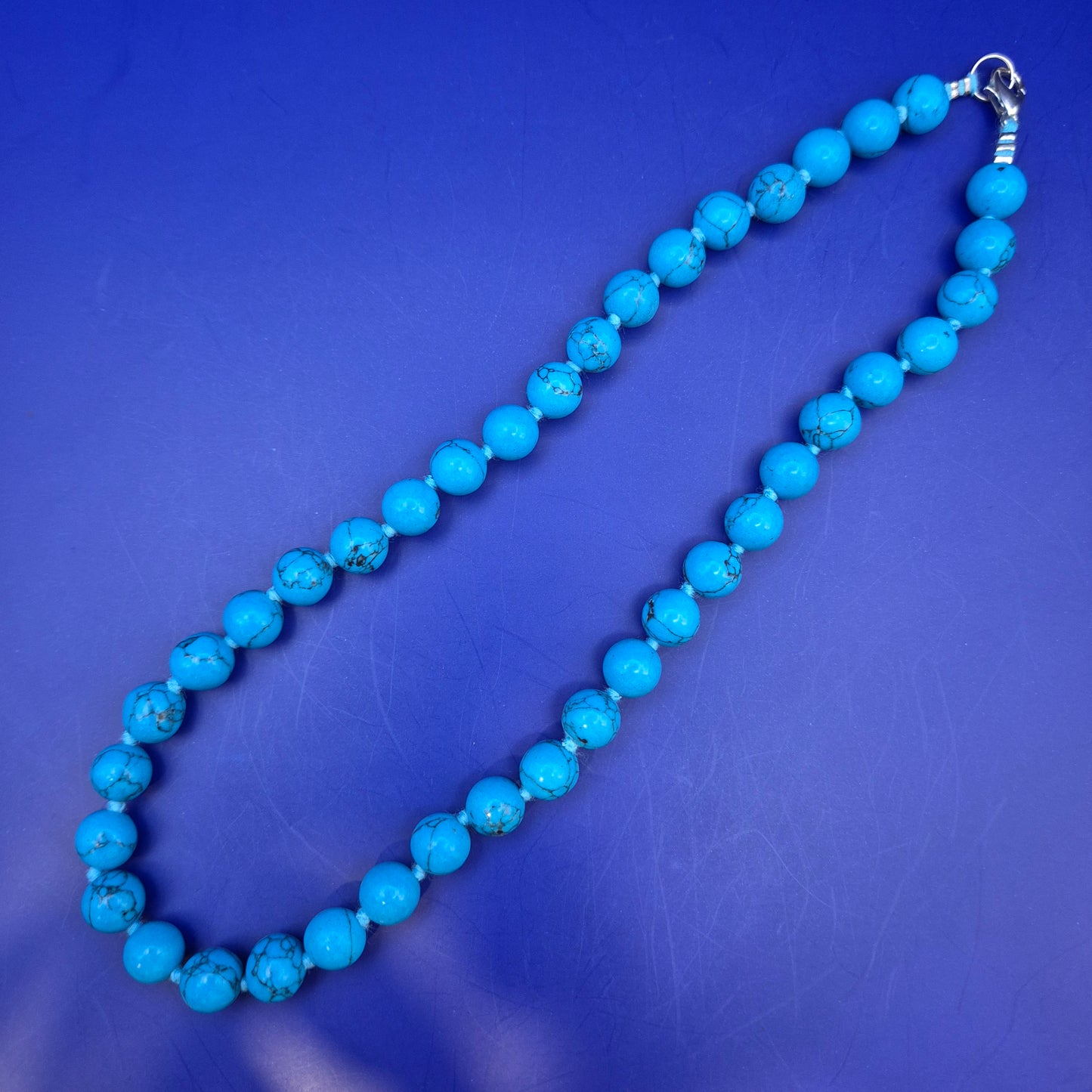 Stilvolle Türkis Stein Kette – Kräftiges Blau mit Natürlicher Maserung
