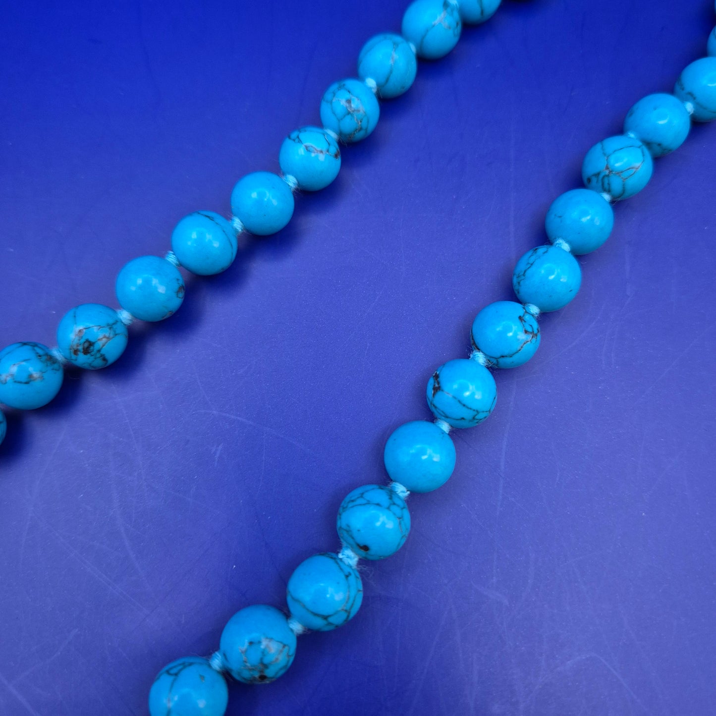 Stilvolle Türkis Stein Kette – Kräftiges Blau mit Natürlicher Maserung