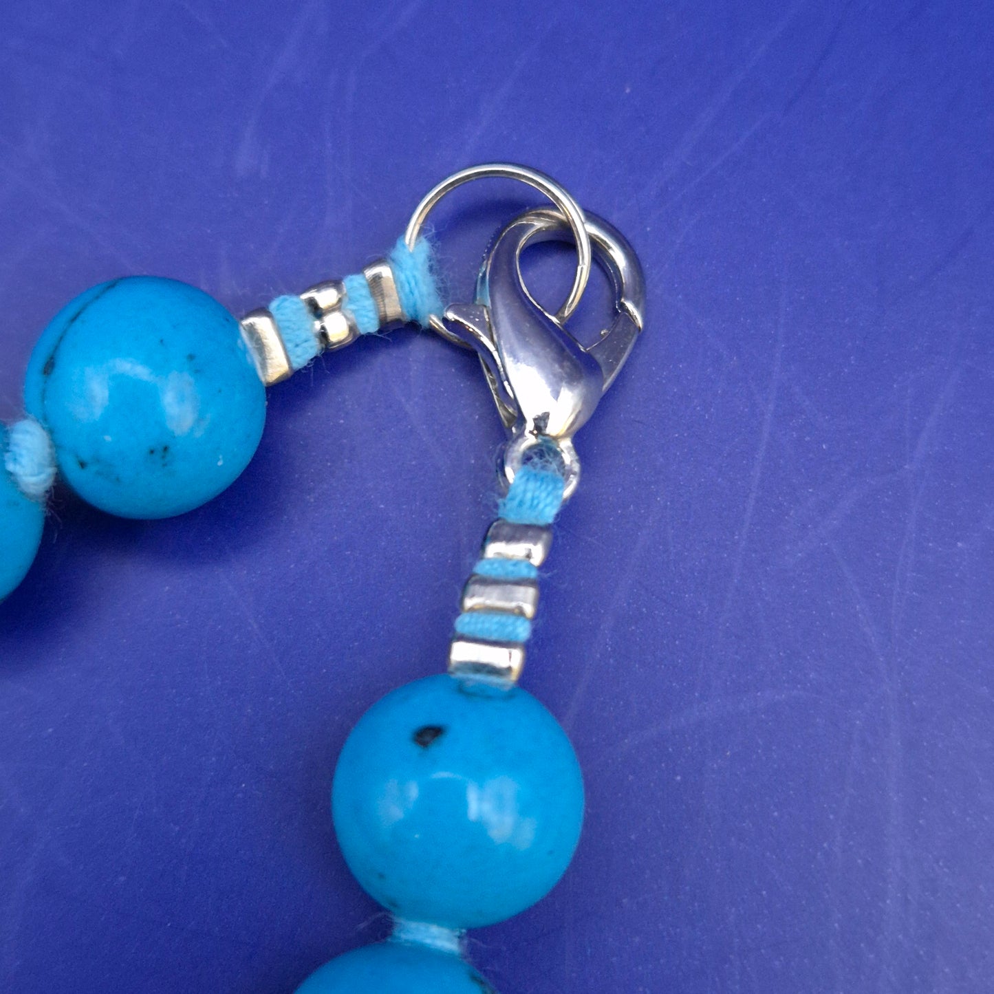 Stilvolle Türkis Stein Kette – Kräftiges Blau mit Natürlicher Maserung