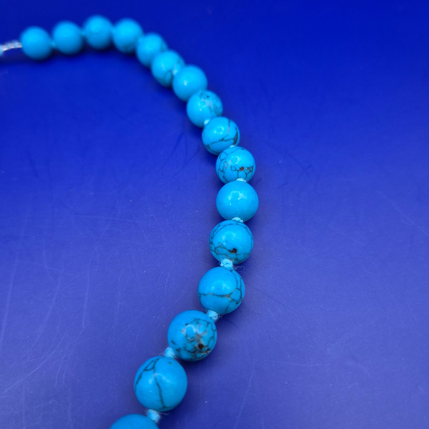 Stilvolle Türkis Stein Kette – Kräftiges Blau mit Natürlicher Maserung