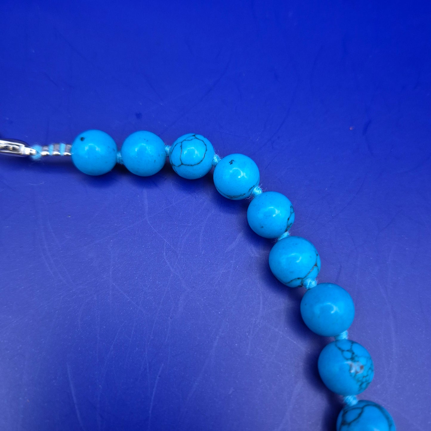 Stilvolle Türkis Stein Kette – Kräftiges Blau mit Natürlicher Maserung