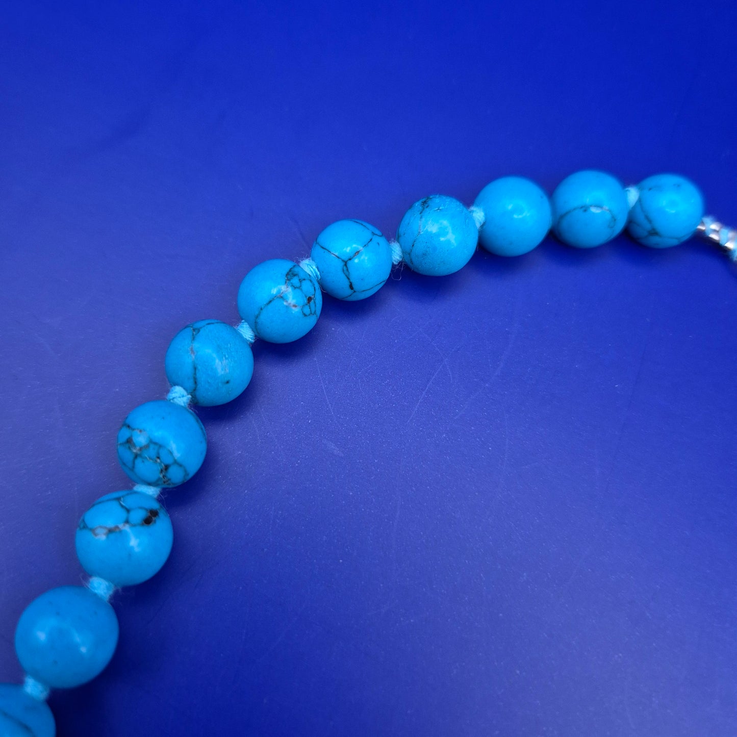 Stilvolle Türkis Stein Kette – Kräftiges Blau mit Natürlicher Maserung