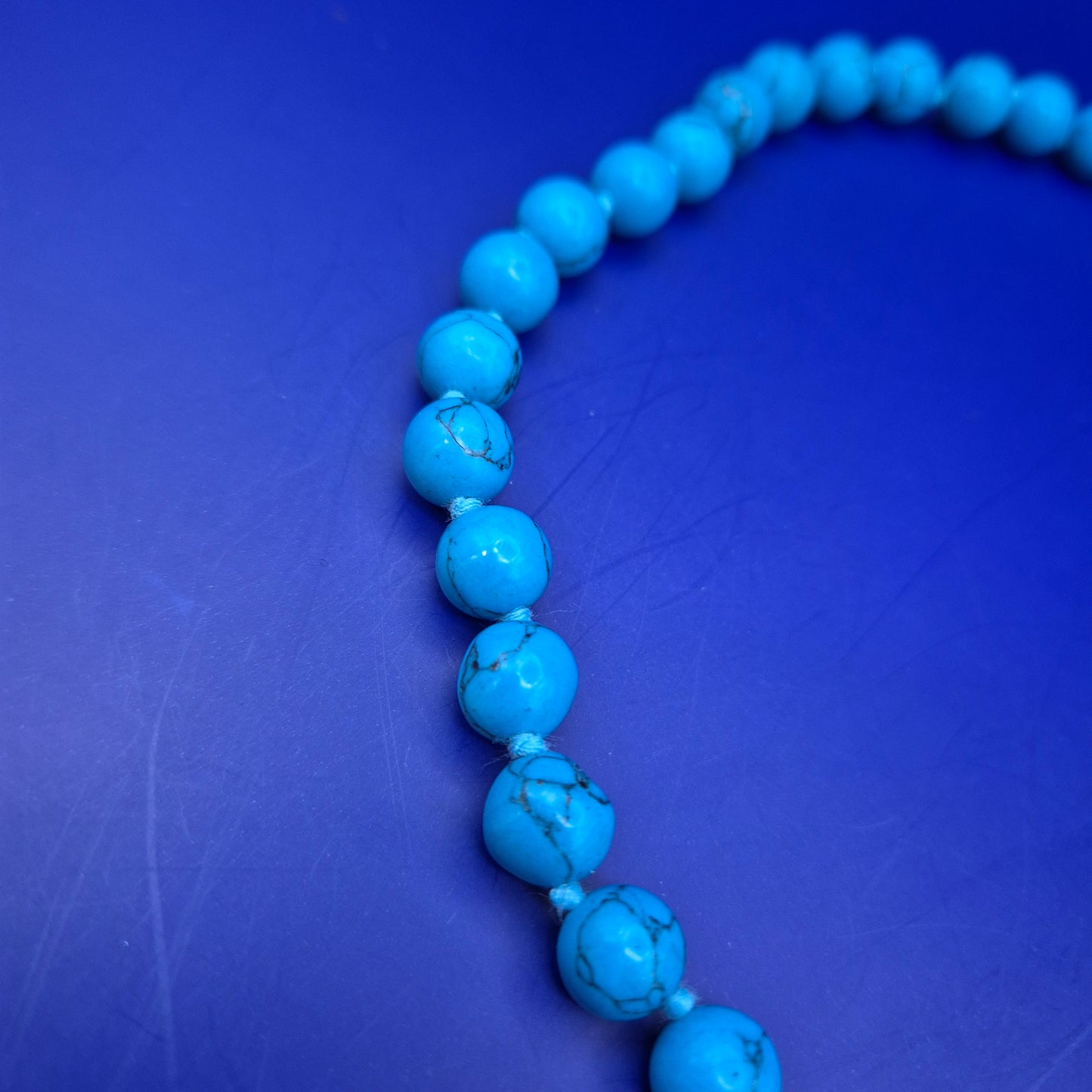 Stilvolle Türkis Stein Kette – Kräftiges Blau mit Natürlicher Maserung