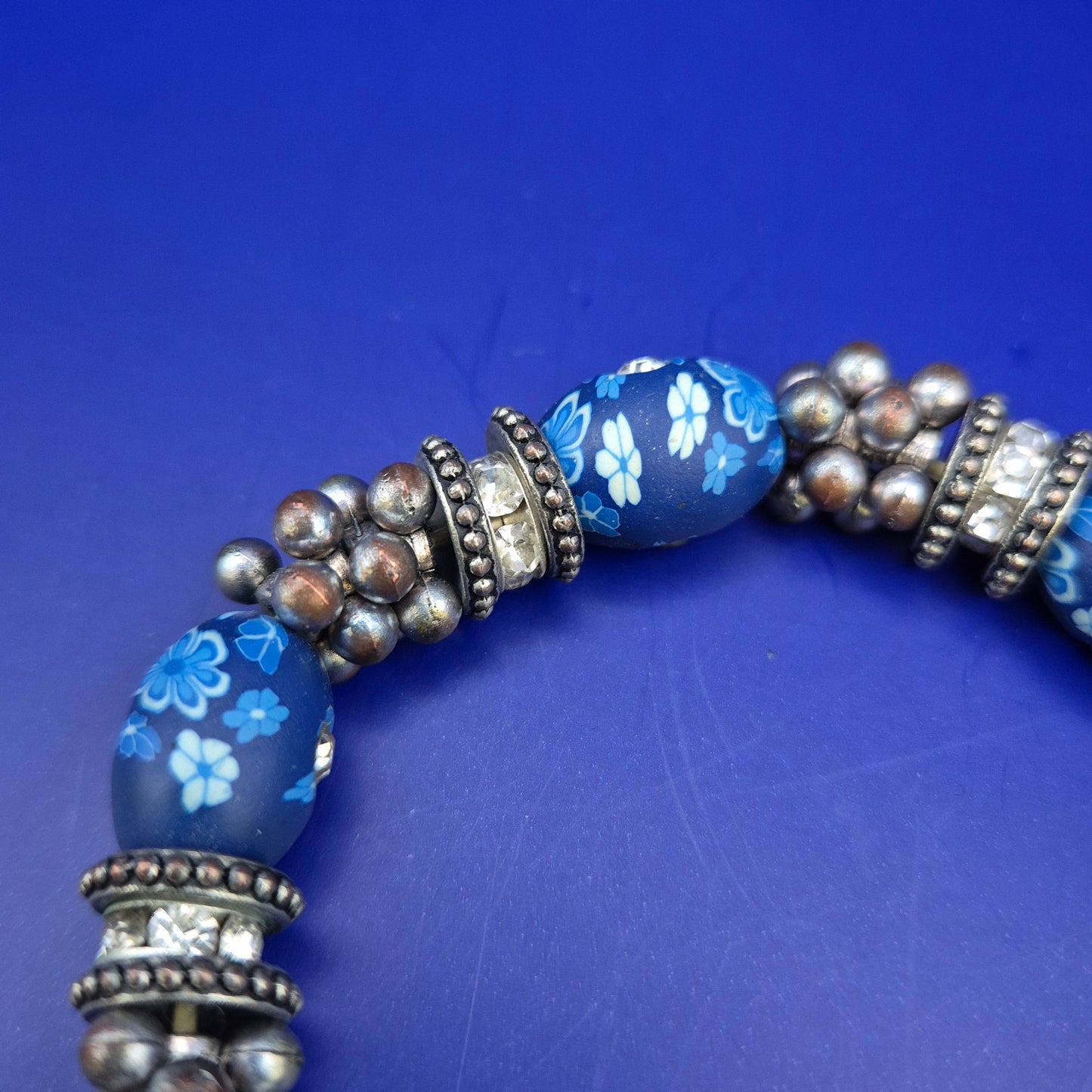 Blaues Polymer Clay Blumen Armband – Modischer Arm Schmuck