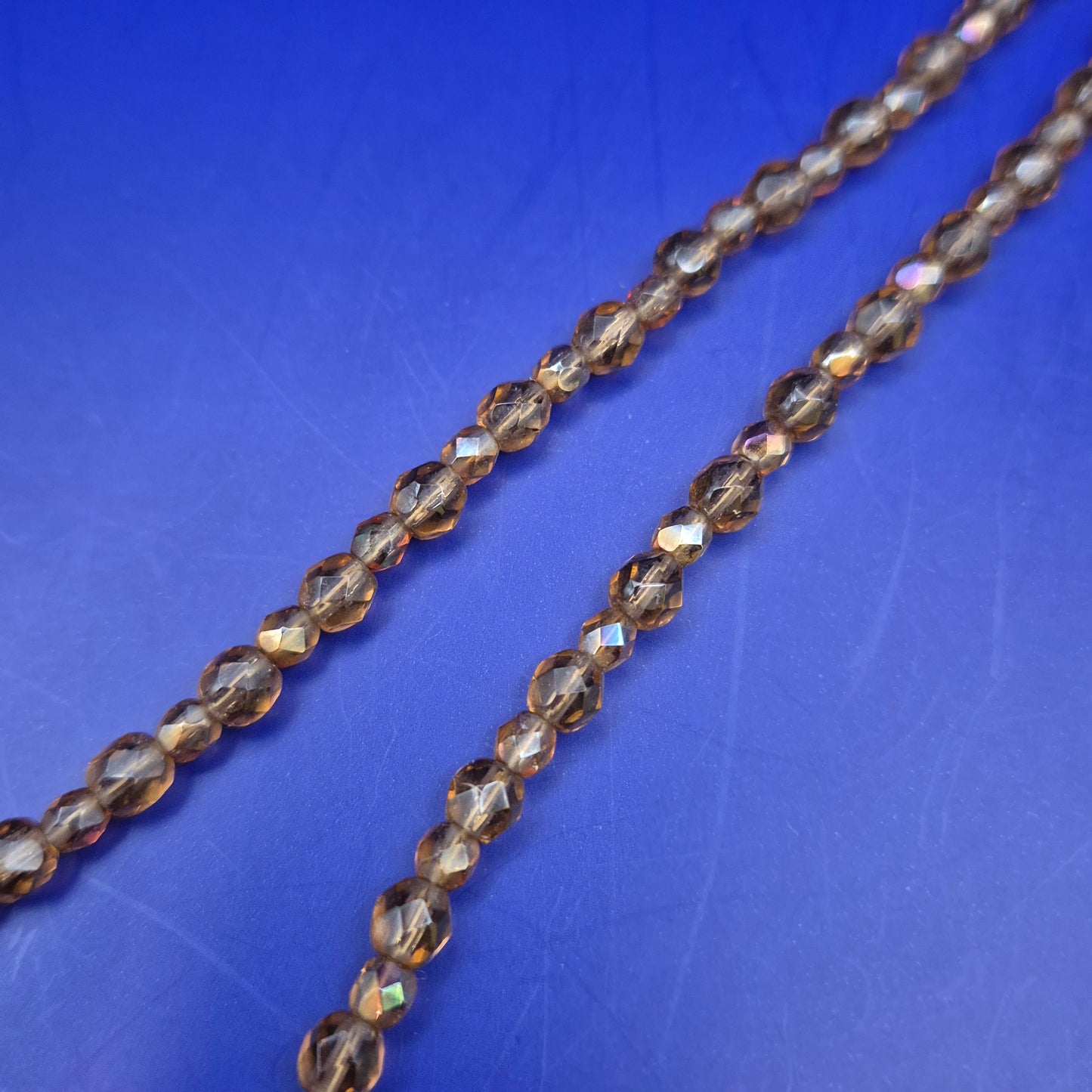 Elegante Damen Kette mit braun facettierten Perlen und Anhänger