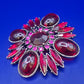Prachtvolle Vintage Blüten Brosche – Dunkelrote Cabochons & Strass
