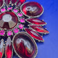 Prachtvolle Vintage Blüten Brosche – Dunkelrote Cabochons & Strass