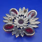 Prachtvolle Vintage Blüten Brosche – Dunkelrote Cabochons & Strass