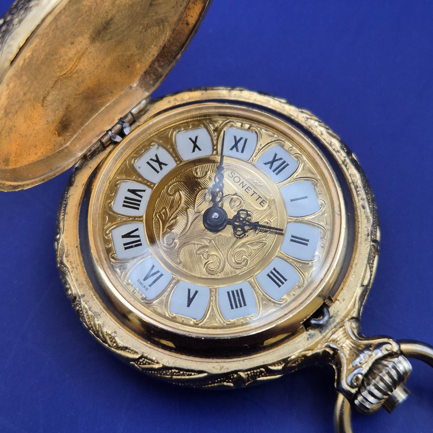Edle Sonette Swiss Taschen Uhr – Elegantes Skelett Design mit Relief