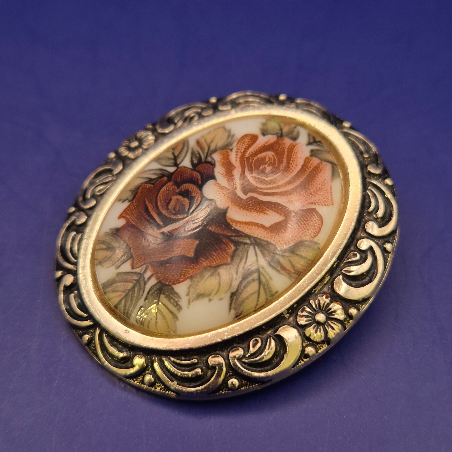 Elegante Vintage Brosche mit Rosenmotiv – Florales Design