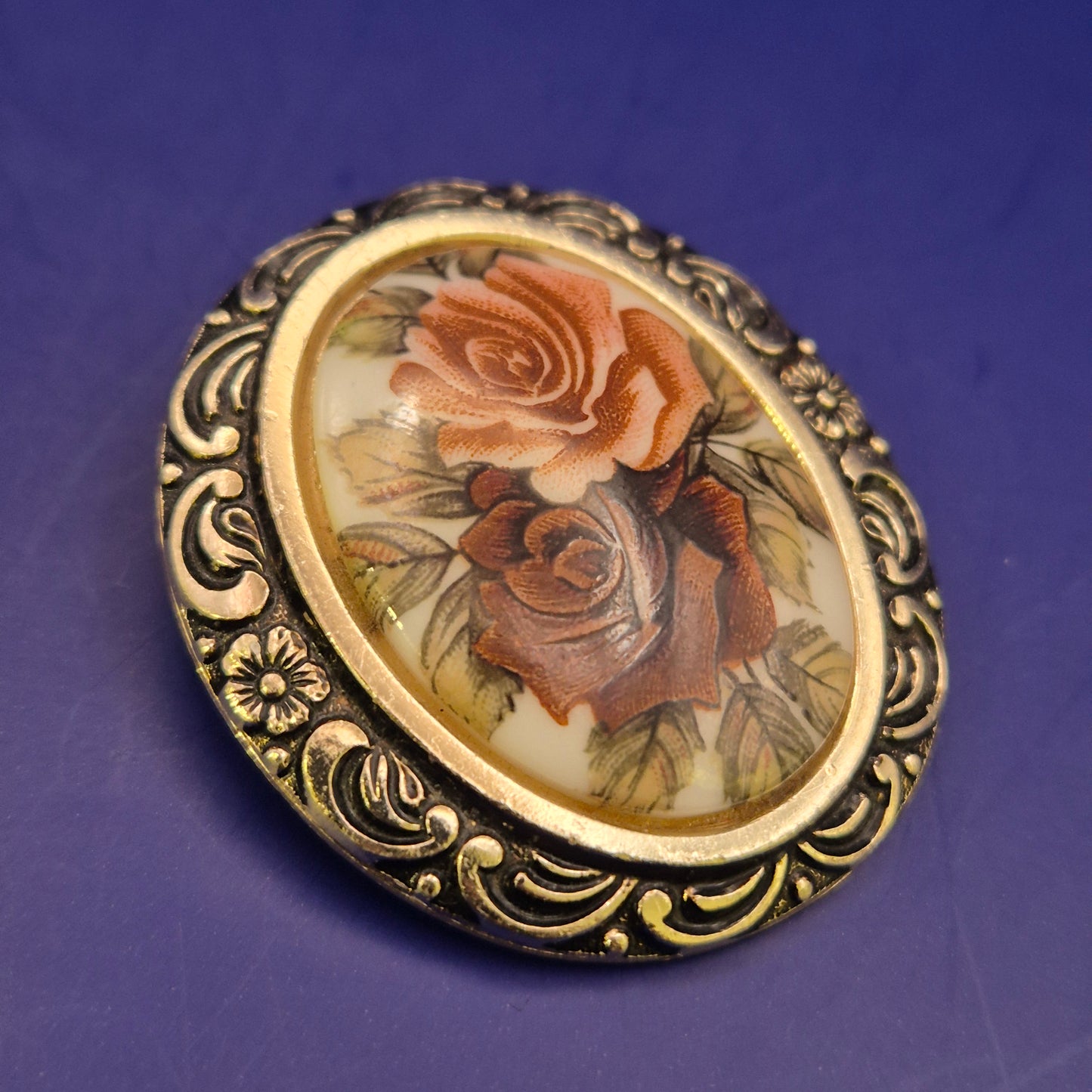Elegante Vintage Brosche mit Rosenmotiv – Florales Design