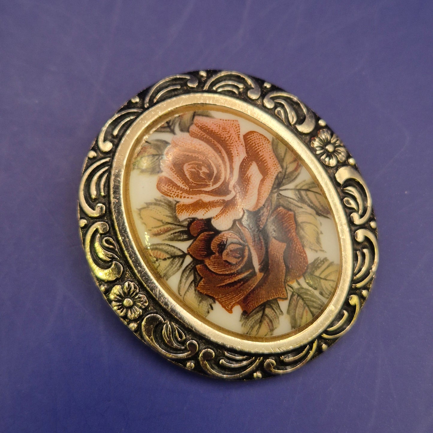 Elegante Vintage Brosche mit Rosenmotiv – Florales Design