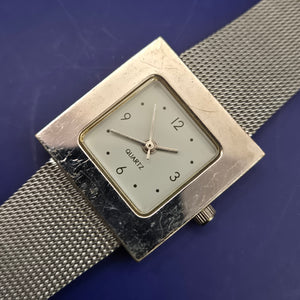 Elegante Yves Rocher Damen Uhr – Quadratisches Design mit Mesh-Armband