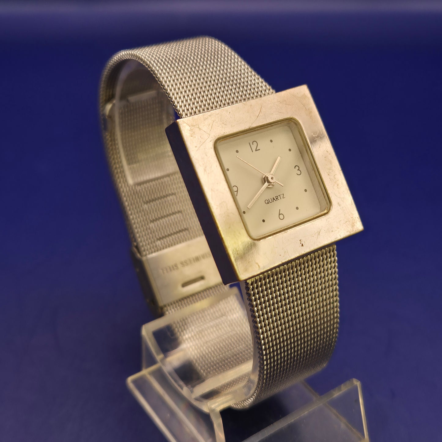Elegante Yves Rocher Damen Uhr – Quadratisches Design mit Mesh-Armband