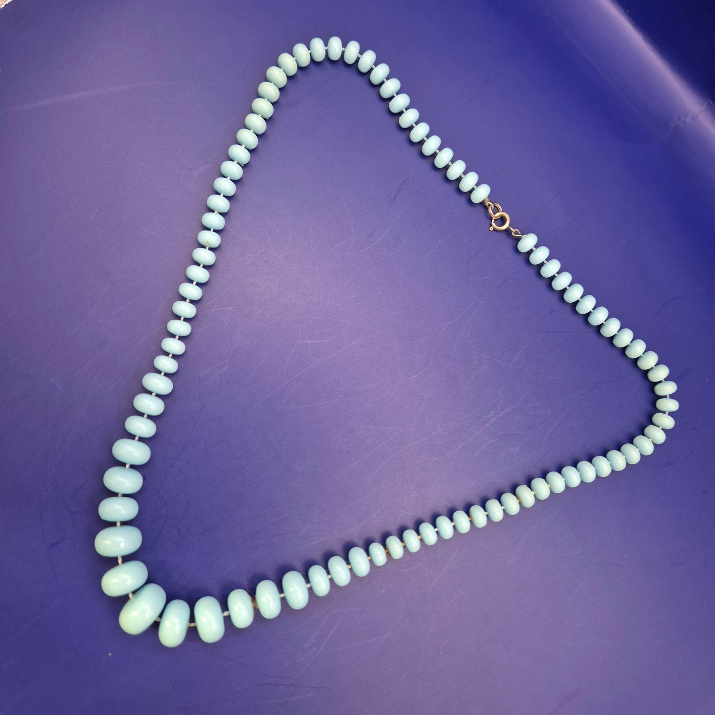 Elegante Vintage Kunststoff Perlenkette in Hellblau – Länge ca. 30 cm