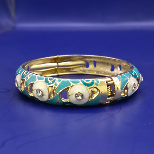 Eleganter Damen Armreif mit Emaille und Strasssteinen – Türkis & Weiß