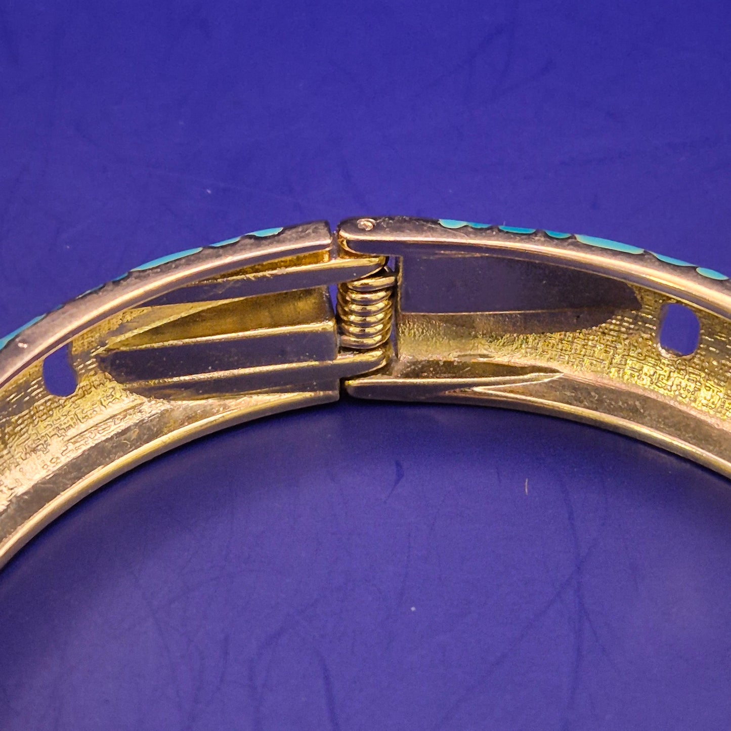 Eleganter Damen Armreif mit Emaille und Strasssteinen – Türkis & Weiß