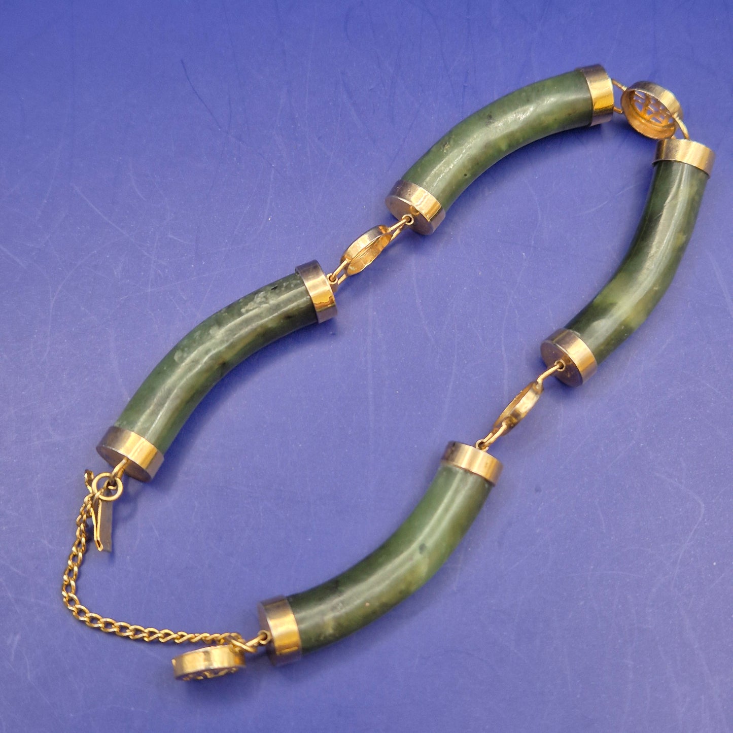 Elegantes Jade Damen Armband – Traditionelles Design mit China-Schriftzeichen