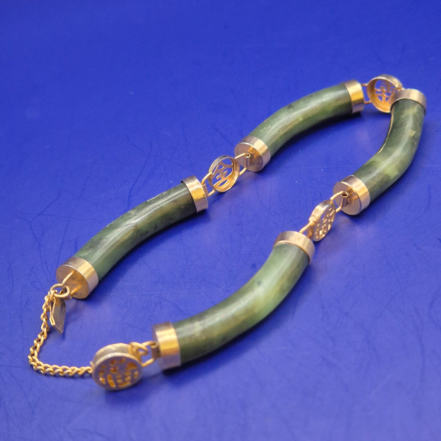 Elegantes Jade Damen Armband – Traditionelles Design mit China-Schriftzeichen
