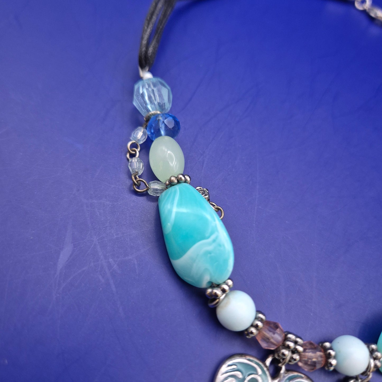 Stilvolle Damen Kette mit Herz Anhänger und Perlen im Boho Look