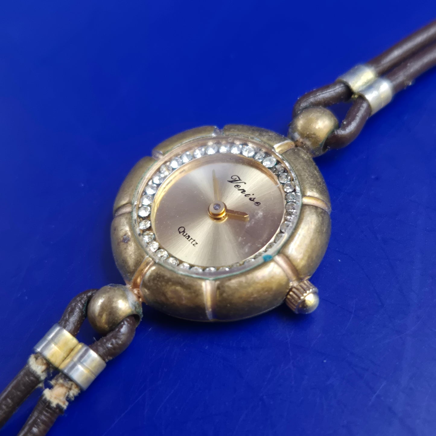Elegante Venise Damen Uhr – Klassischer Vintage-Stil mit Lederband