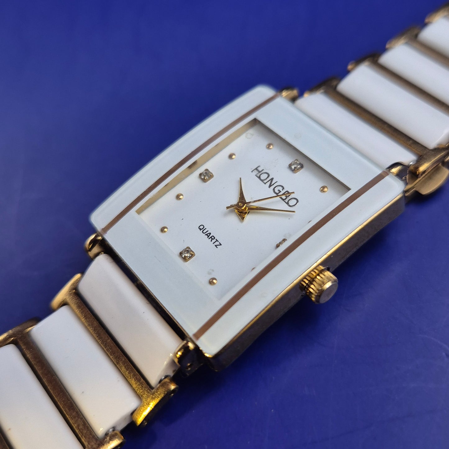 Elegante Hongbo Damen Uhr – Weißes Keramik Design mit Gold