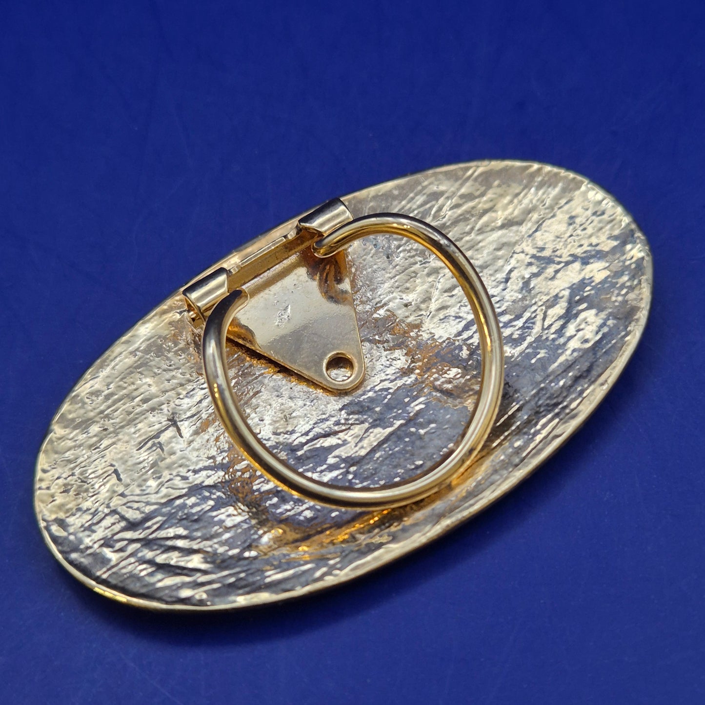 Moderne Abstrakte Vintage Brosche – Kunstvolles Design in Gold-Optik