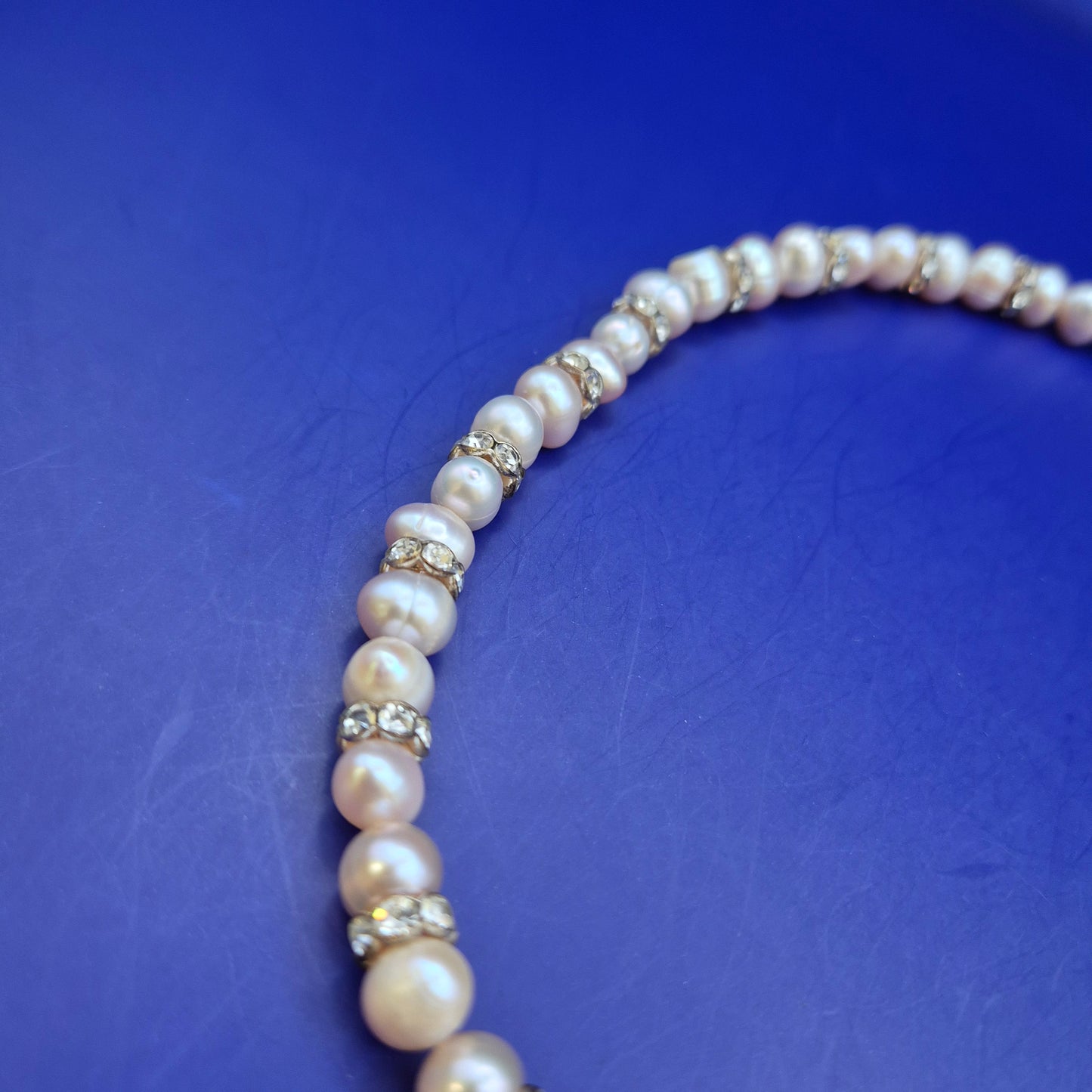 Elegante Perlen Kette mit Strass – Klassischer Damen Schmuck